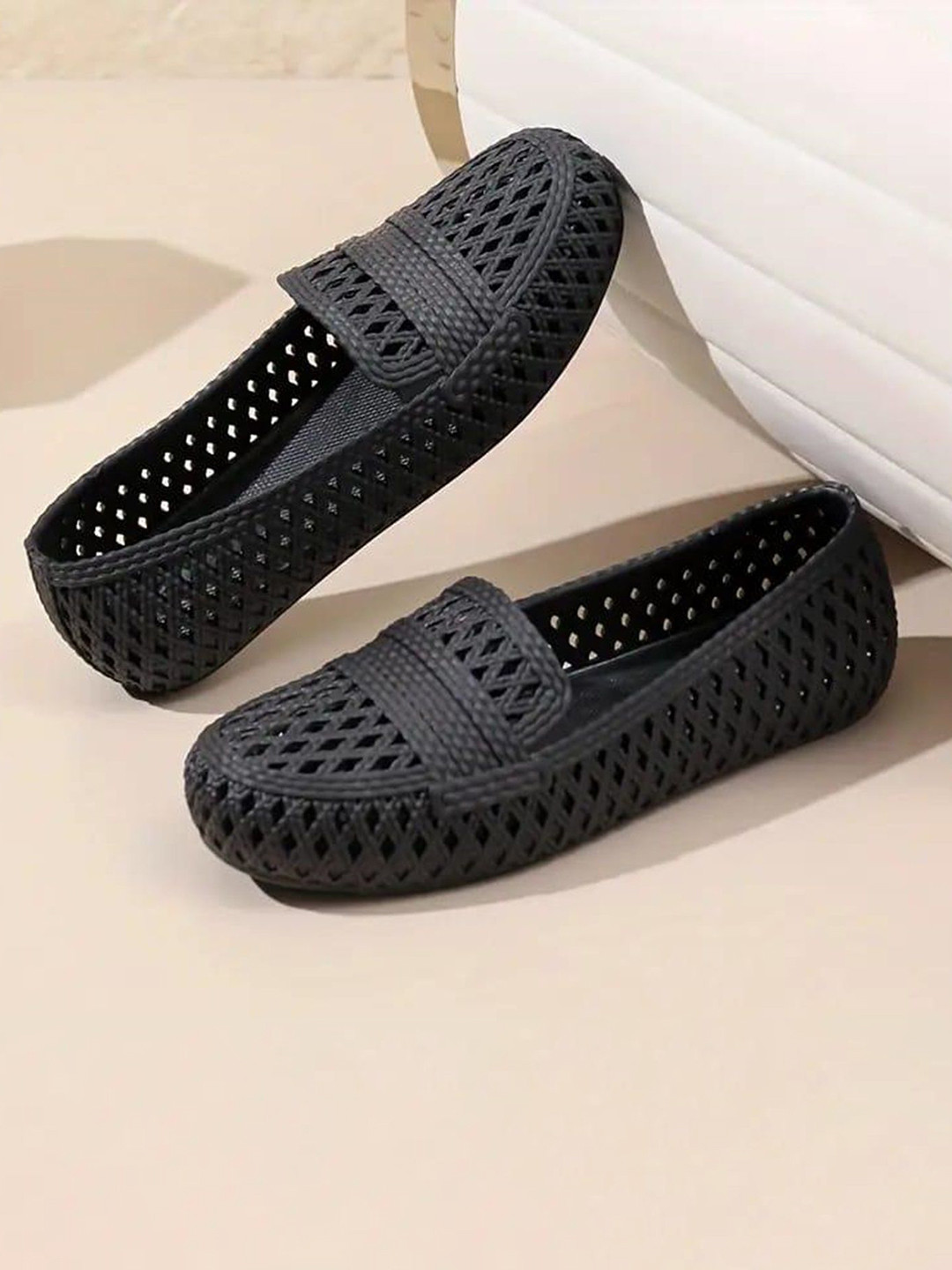 Deals4you Textured Round Toe Ballerinas