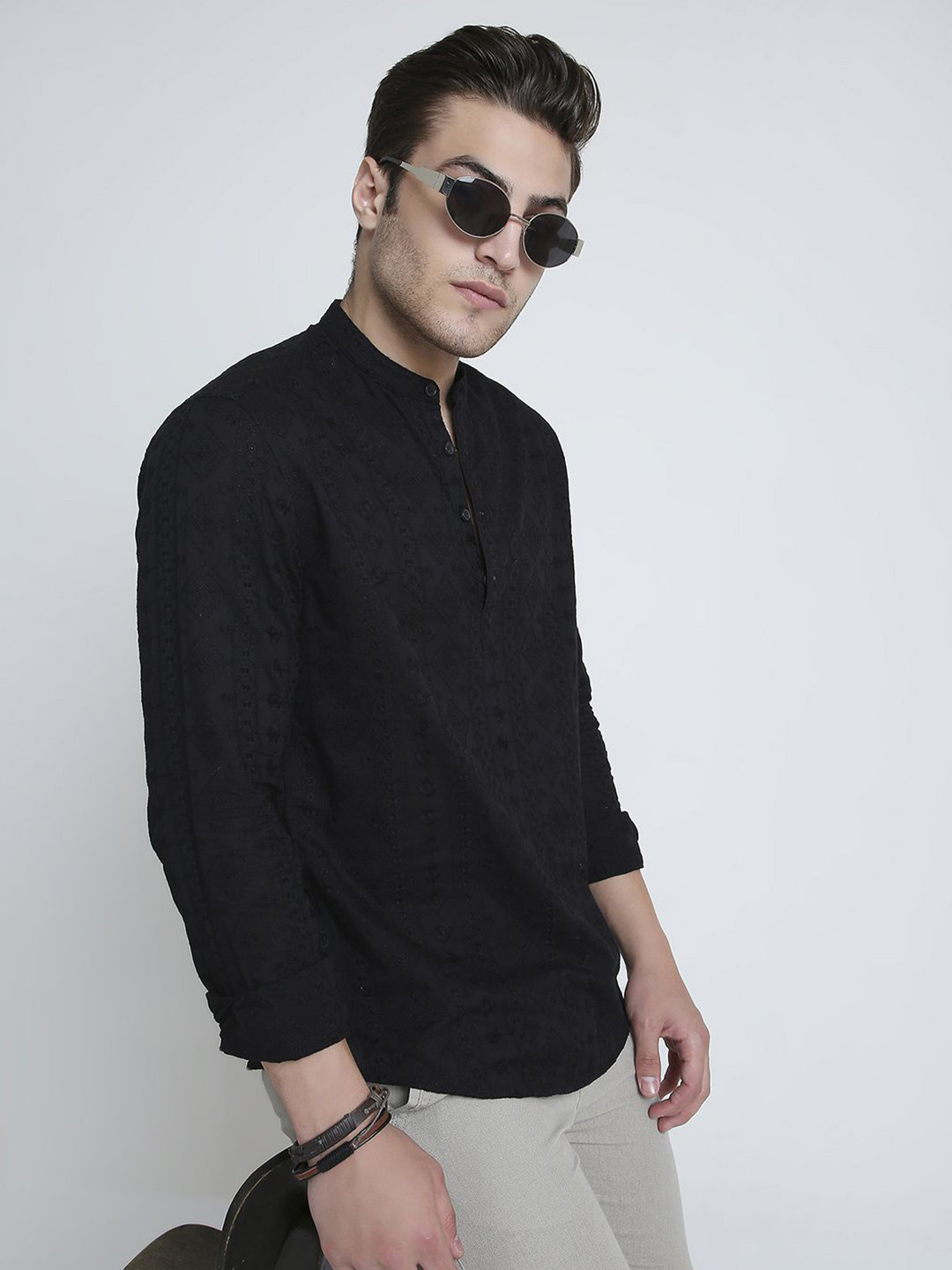 VASTRADO Classic Geometric Embroidered Thread Work Pure Cotton Kurta