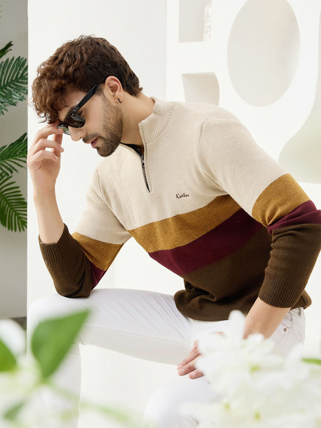 Kveto style redefined Men Colourblocked Long Sleeve Half Zipper Sweater Vest