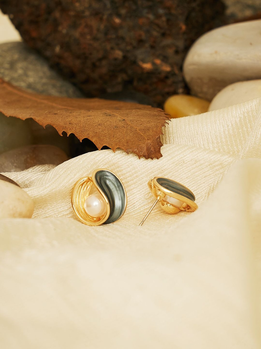 Beenth & Doneth Women Green & Gold-Plated Pearls Oval Stainless Steel Stud Earrings