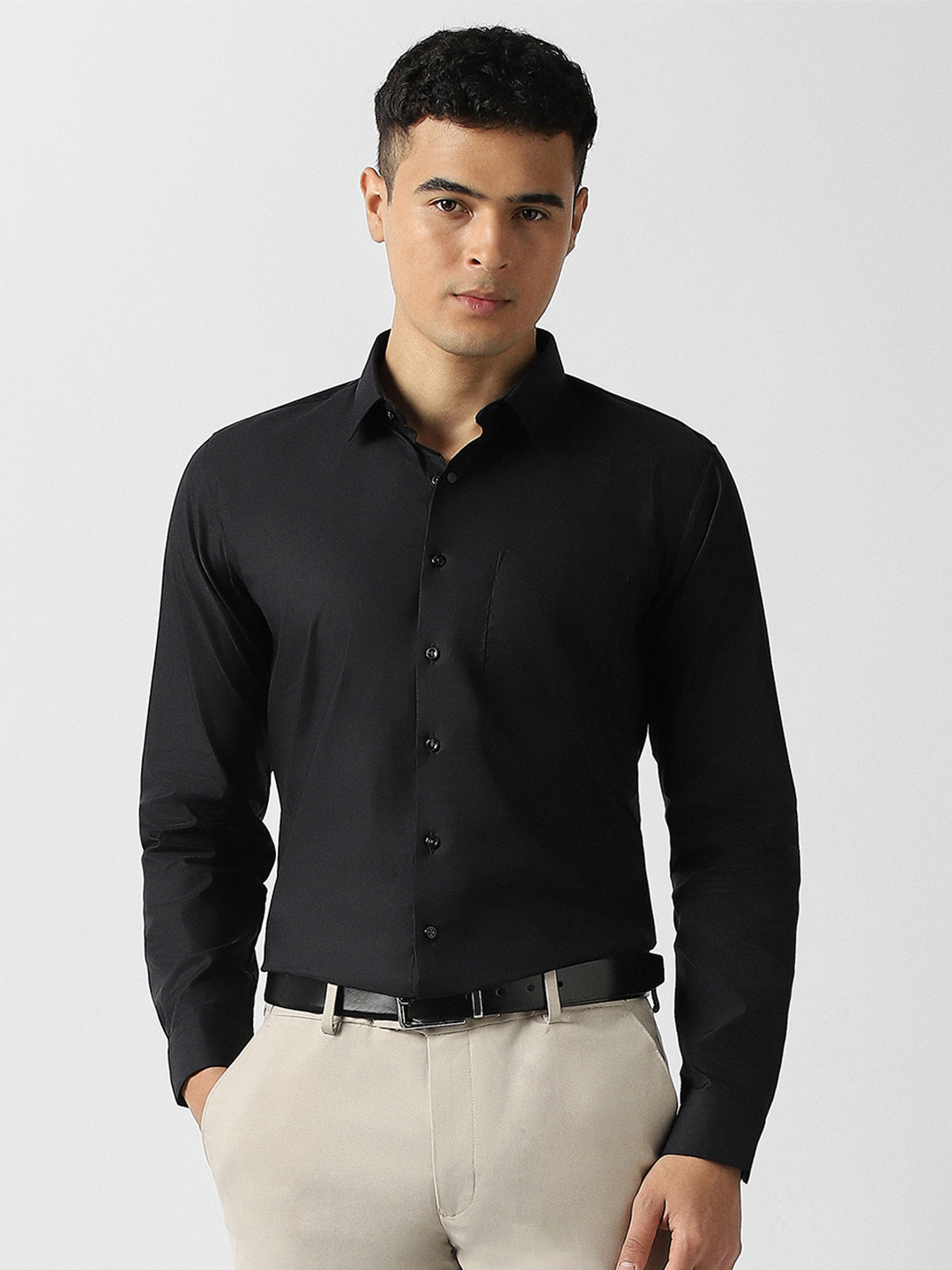 Van Heusen Men Black Solid Slim Fit Formal Shirt