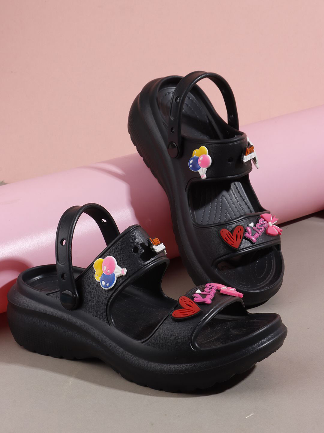 Myshtezia Women Self Design Sliders