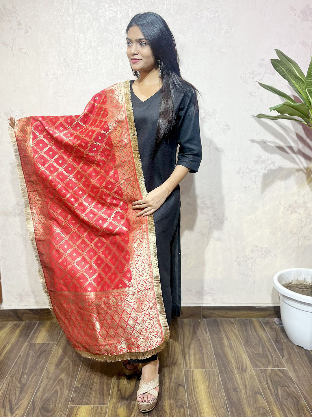 Varanga Geometric Woven Design Dupatta