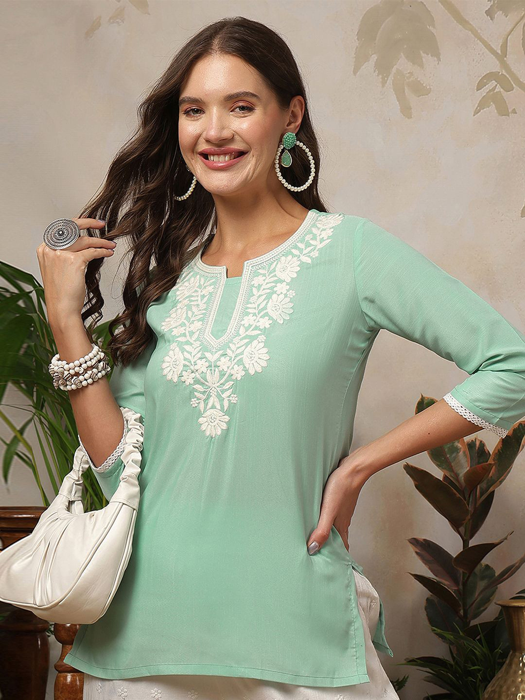 Skylee Pop Women Solid Daily Cotton Straight Kurta