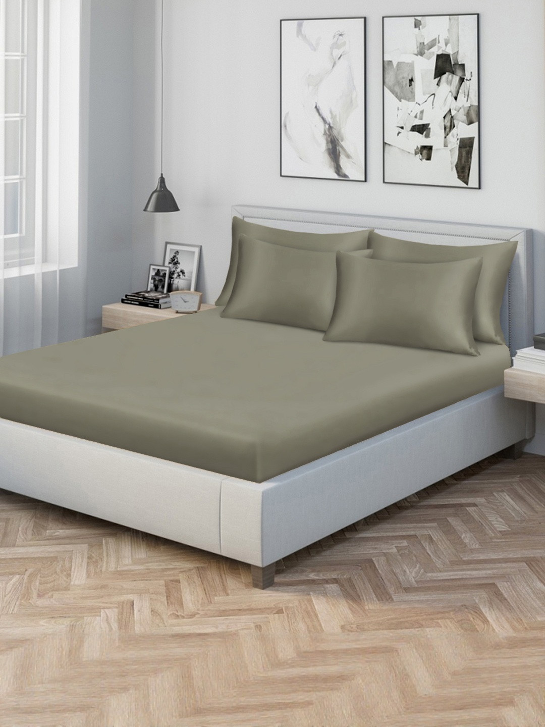 KLOTTHE Solid Brown 300 TC King Bedsheet with 4 Pillow Covers