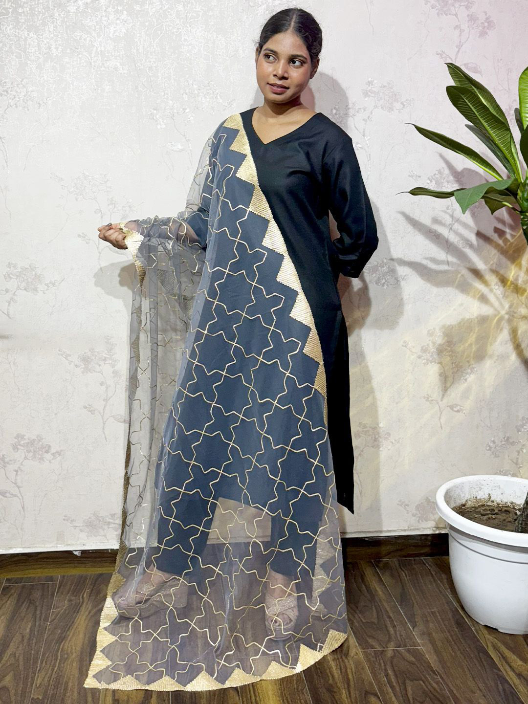 Varanga Geometric Embroidered Gotta Patti Net Dupatta