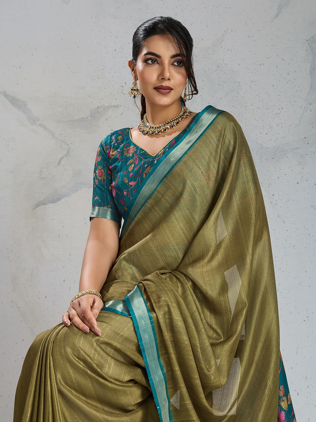 100 Dreams Striped Woven Design Zari Saree