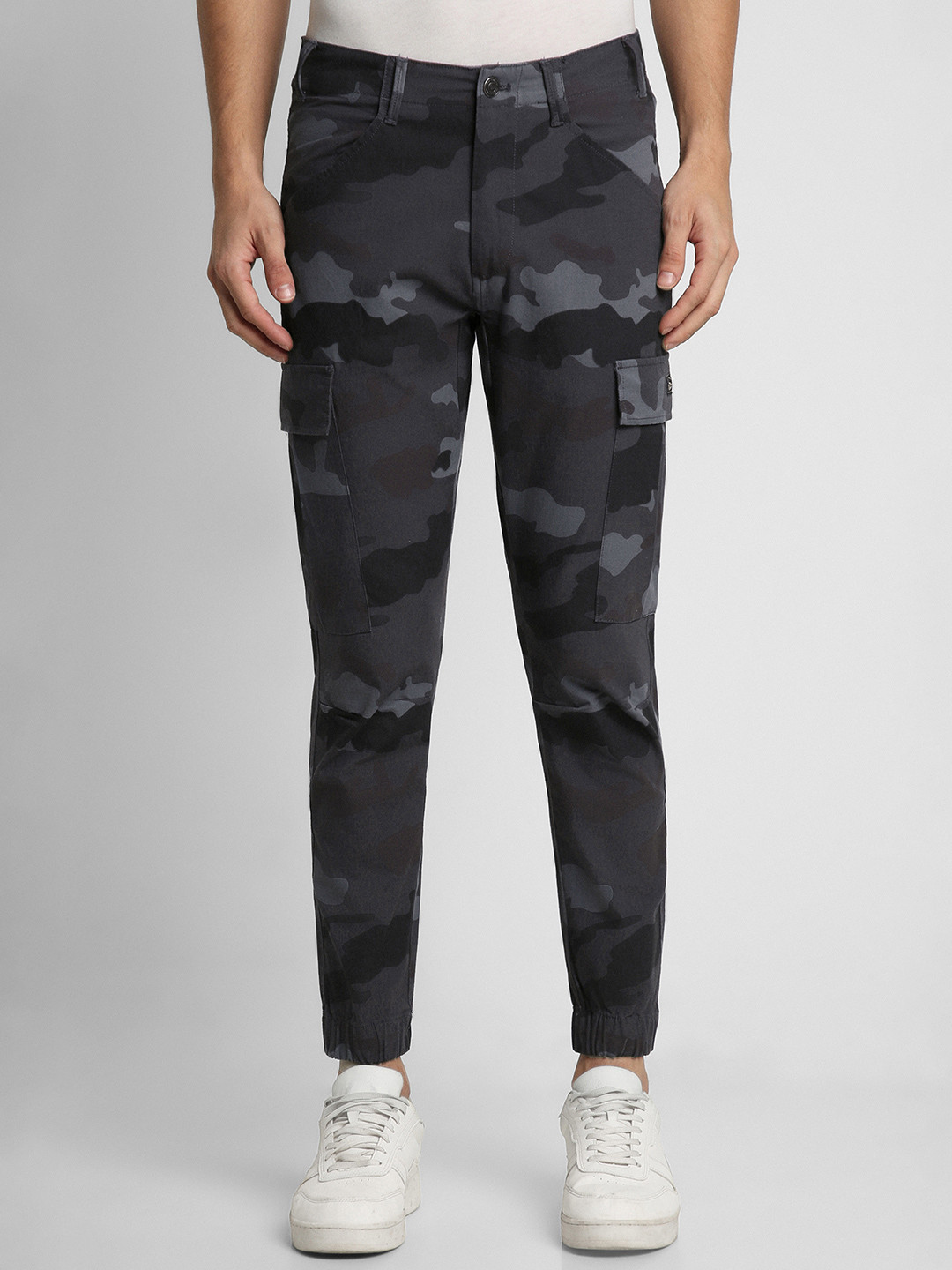 Peter England Casuals Men Camouflage Printed Cargo Jogger Trouser