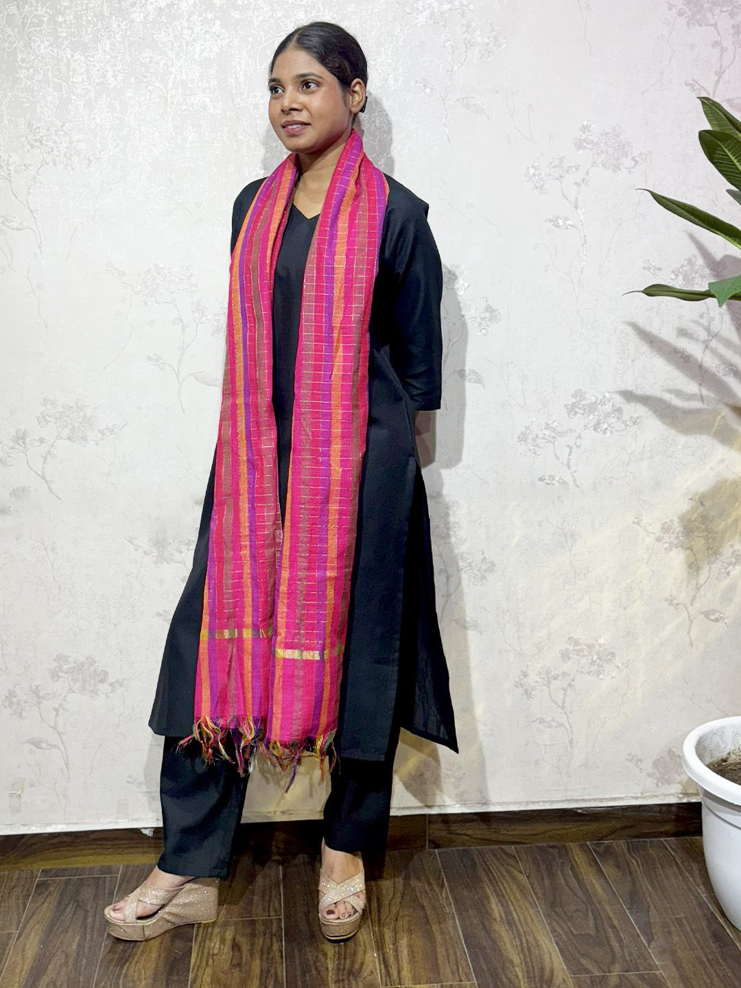 Varanga Checked Woven Design Dupatta With Fringed Border