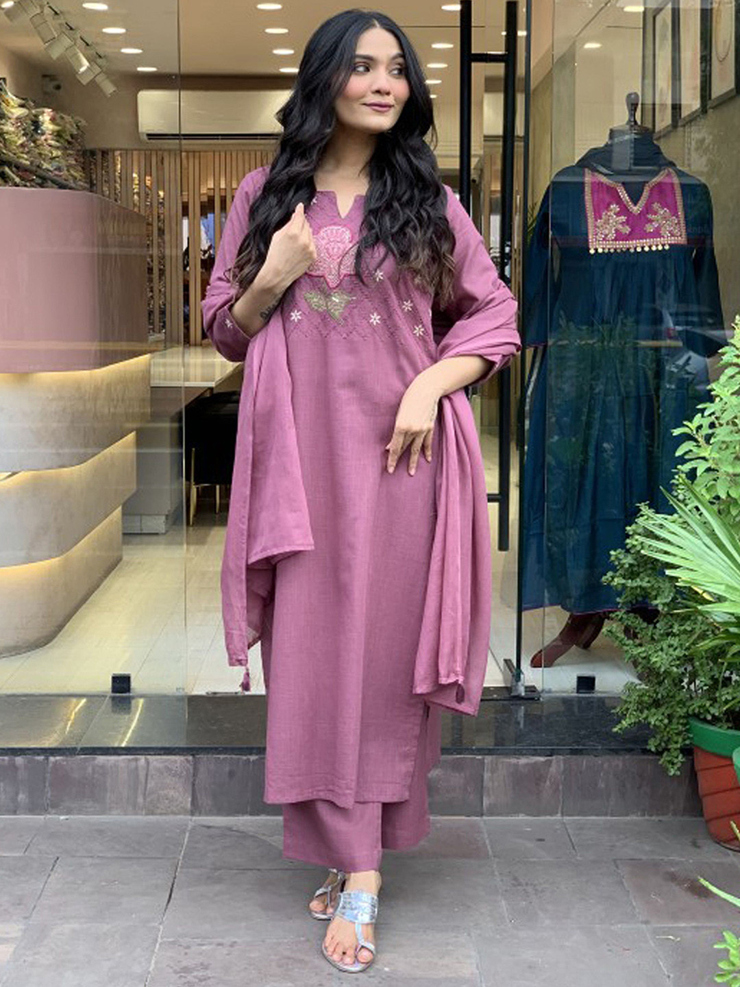 Light Daisy Women Floral Yoke Design Regular Thread Work Kurta with Trousers & Dupatta