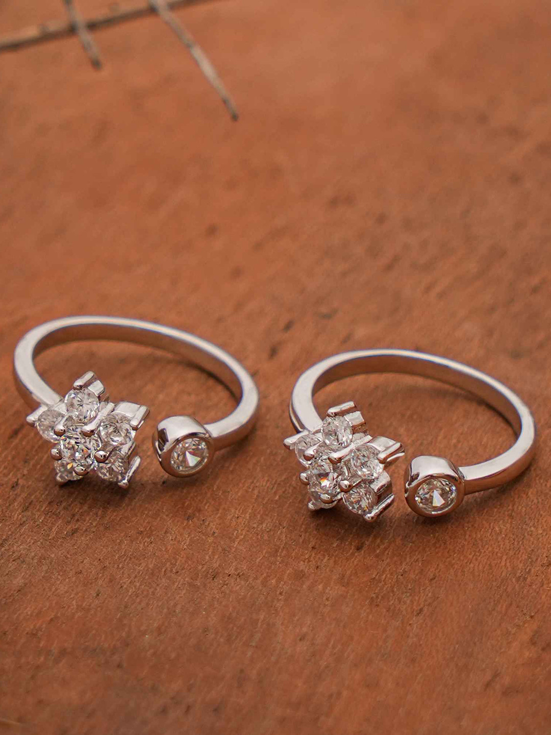 DIAVO Women Gem of Grace Rhodium-Plated Toe Rings