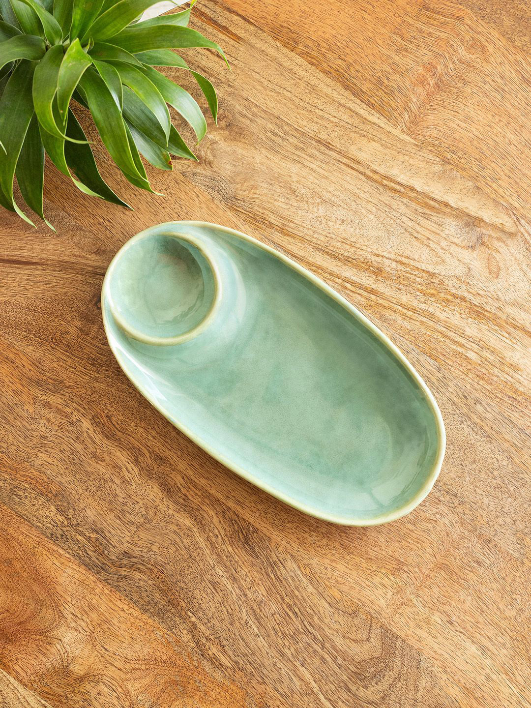 ExclusiveLane 'Sage Serenity' Hand Glazed Ceramic Chip-N-Dip Serving Platter