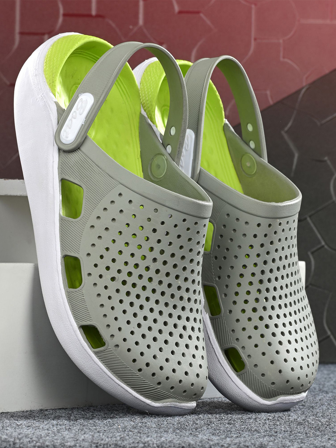 Vellinto Men Croslite Clogs