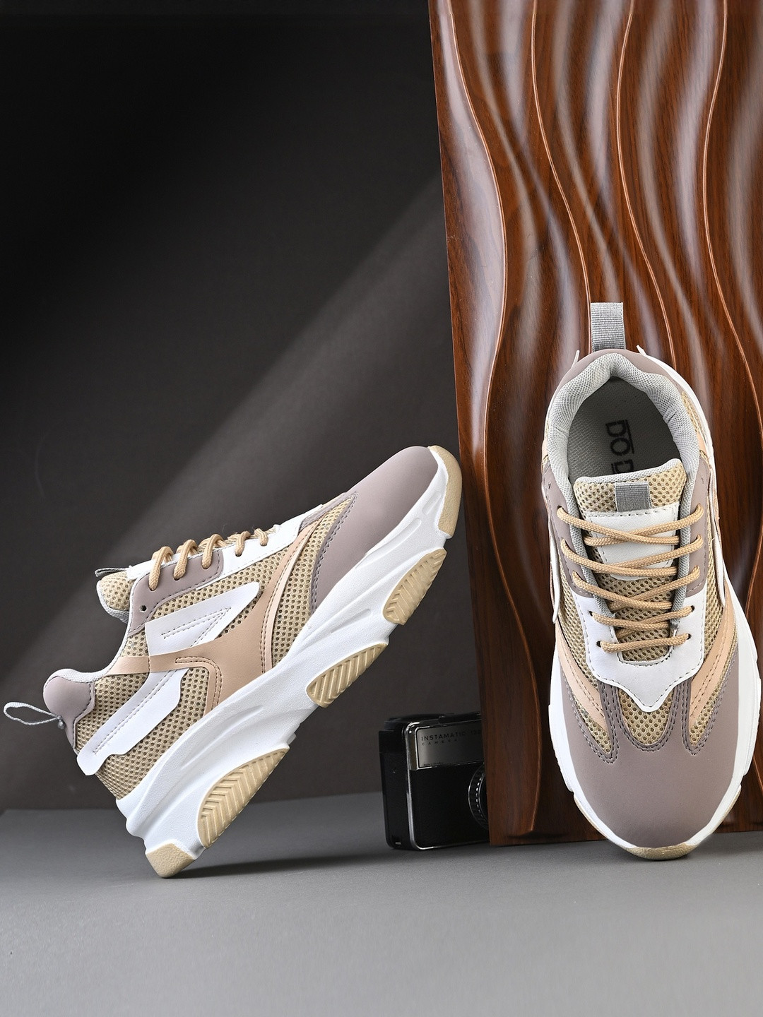 DODA Colorblock Ultra Soft Cushion Lace-Up Flat Sneakers