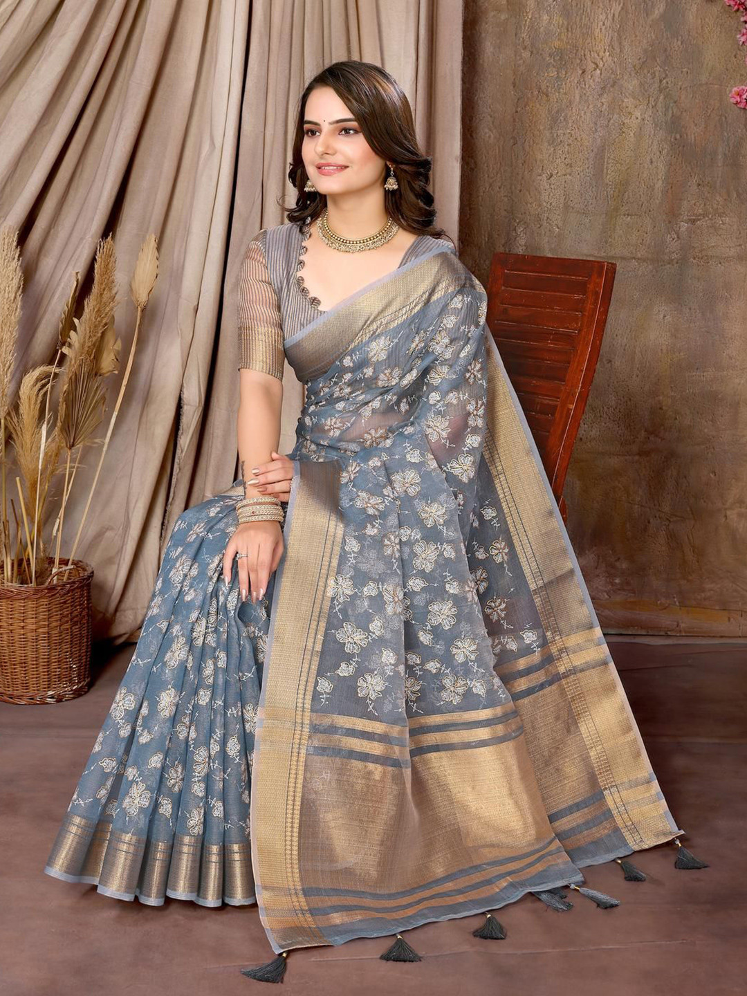 Varanga Ethnic Motifs Zari Saree
