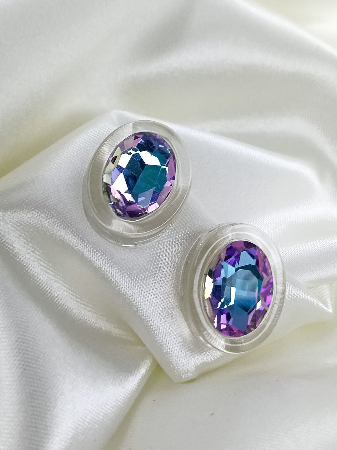 VELVET IMPERIAL Artificial Stones Studded Oval Shaped Studs