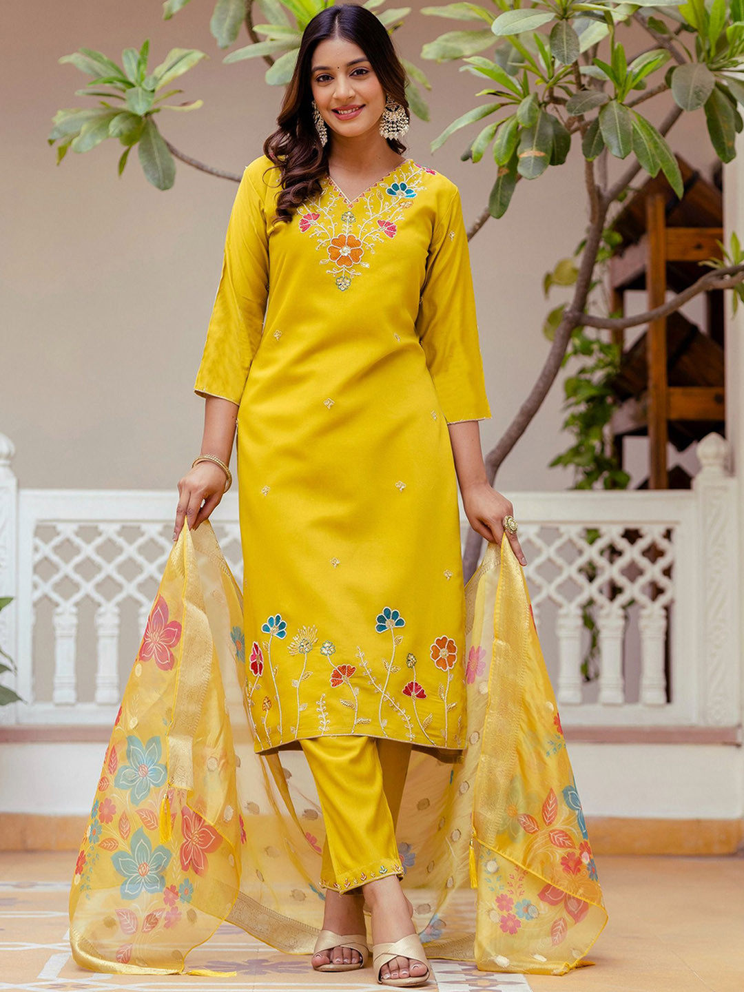 Pantos Women Floral Embroidered Kurta with Trouser & Dupatta