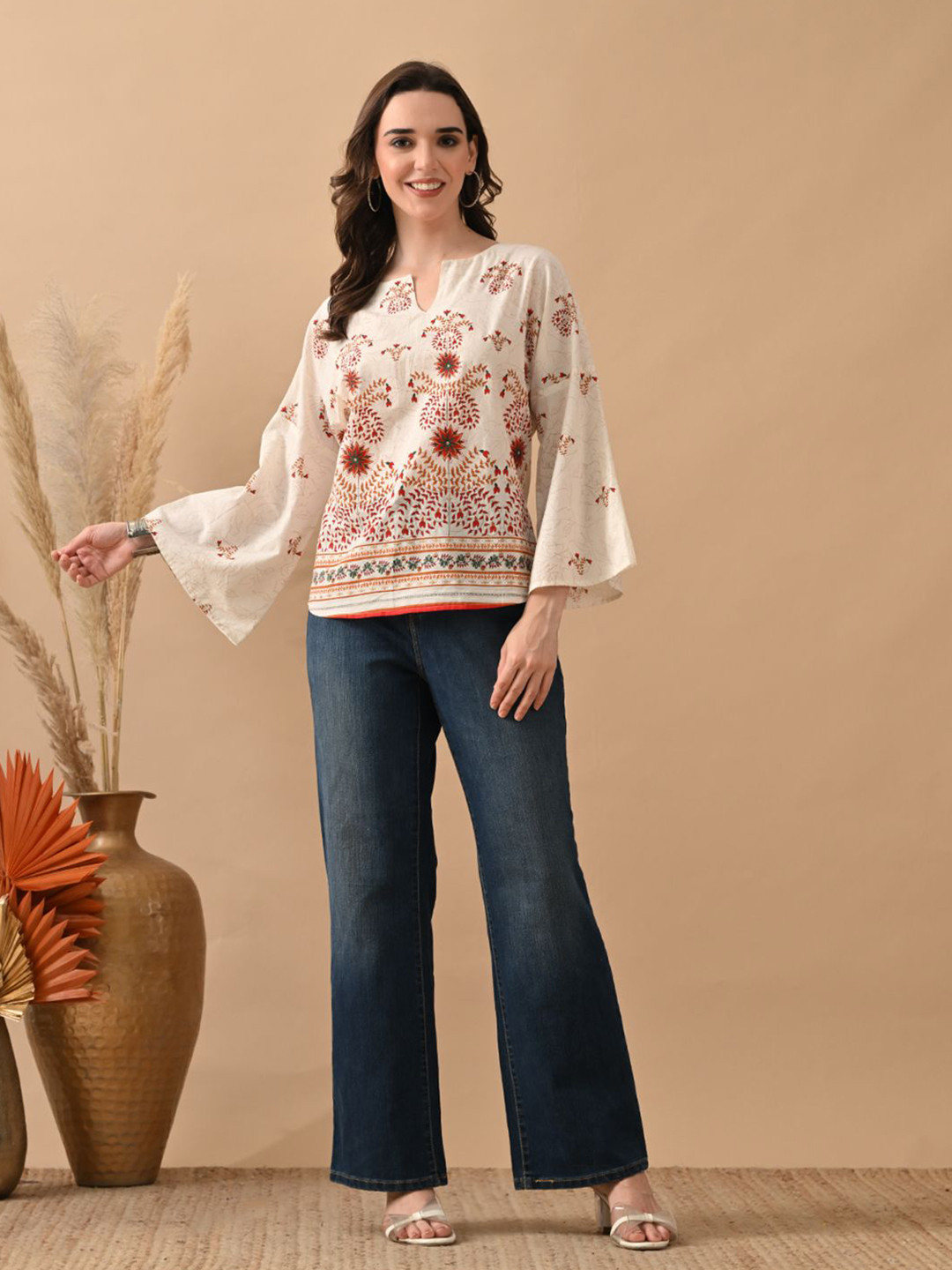 HARIKS Geometric Printed V-Neck Kurti