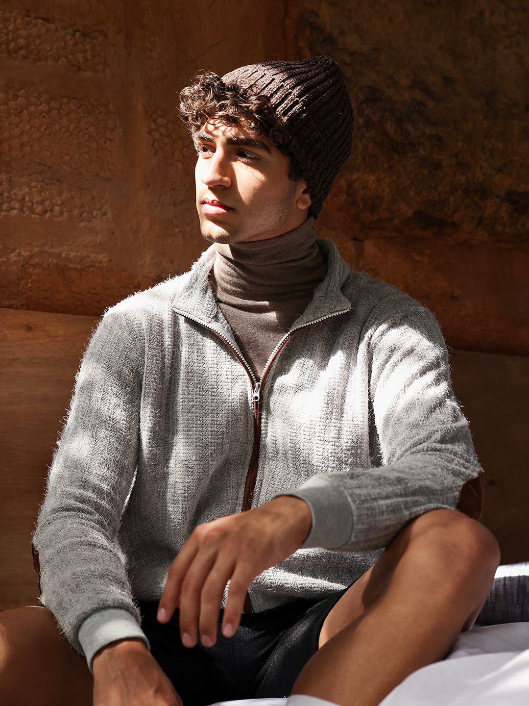 Campus Sutra Men Geometric Self Design Mock Collar Zip-Front Tactile Fur-Knit Sweater