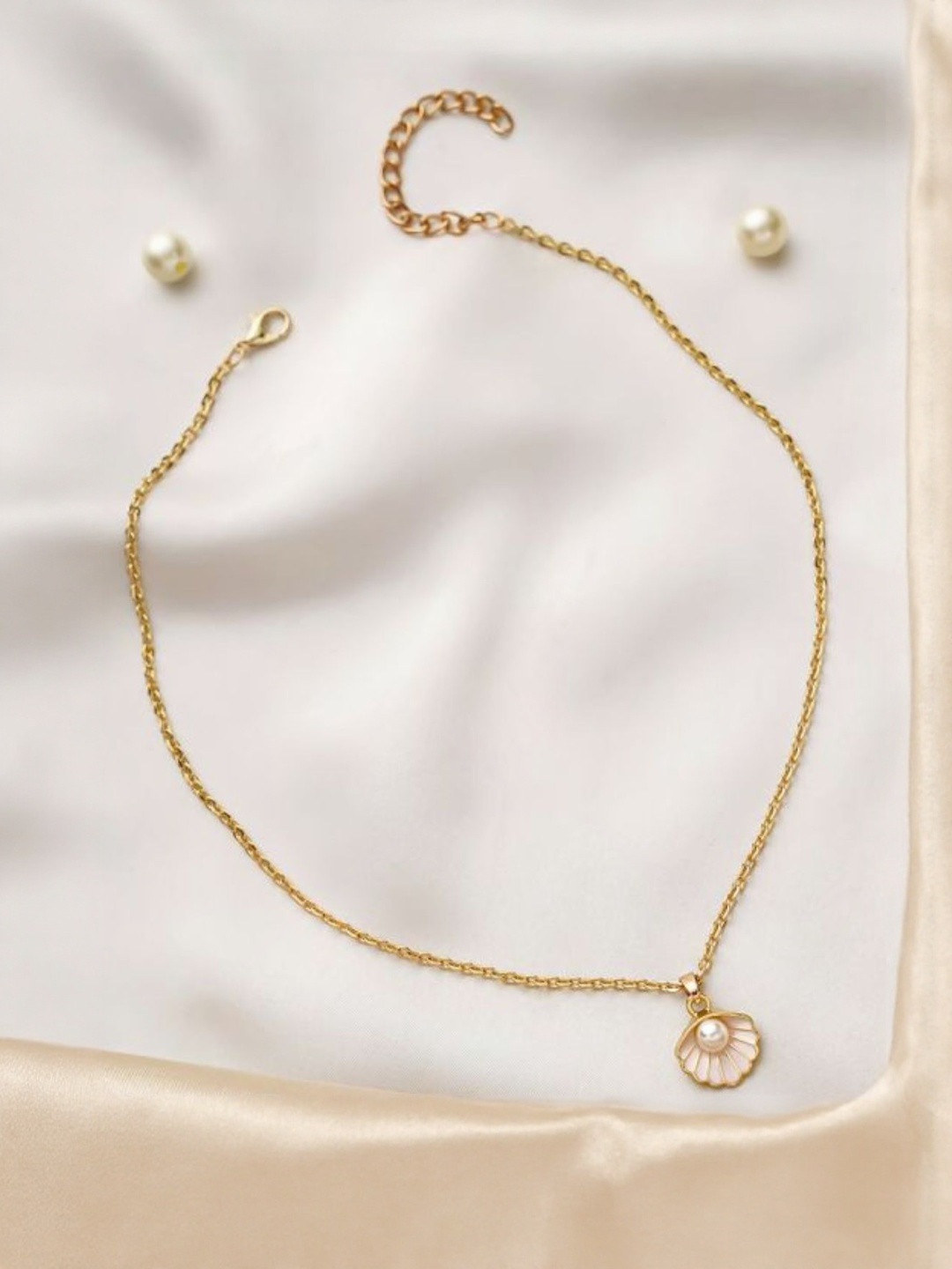 Tipsy closet Women Gold-Plated Artificial Beads Shell Necklace