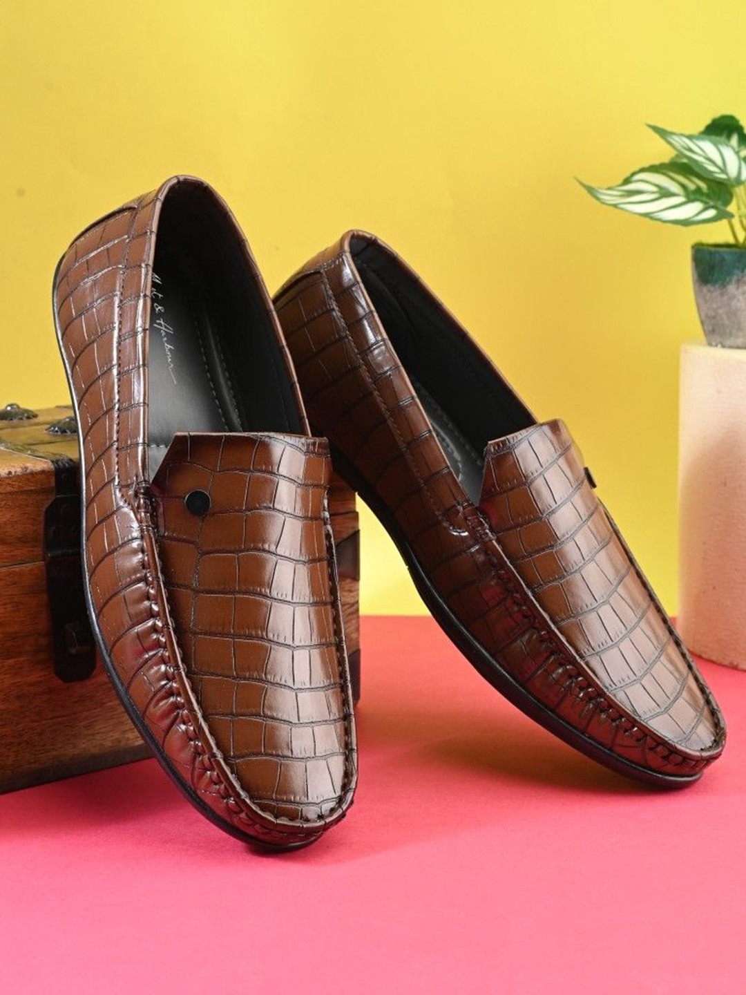 Mast & Harbour Men Textured Round Toe Slip On Penny Loafers