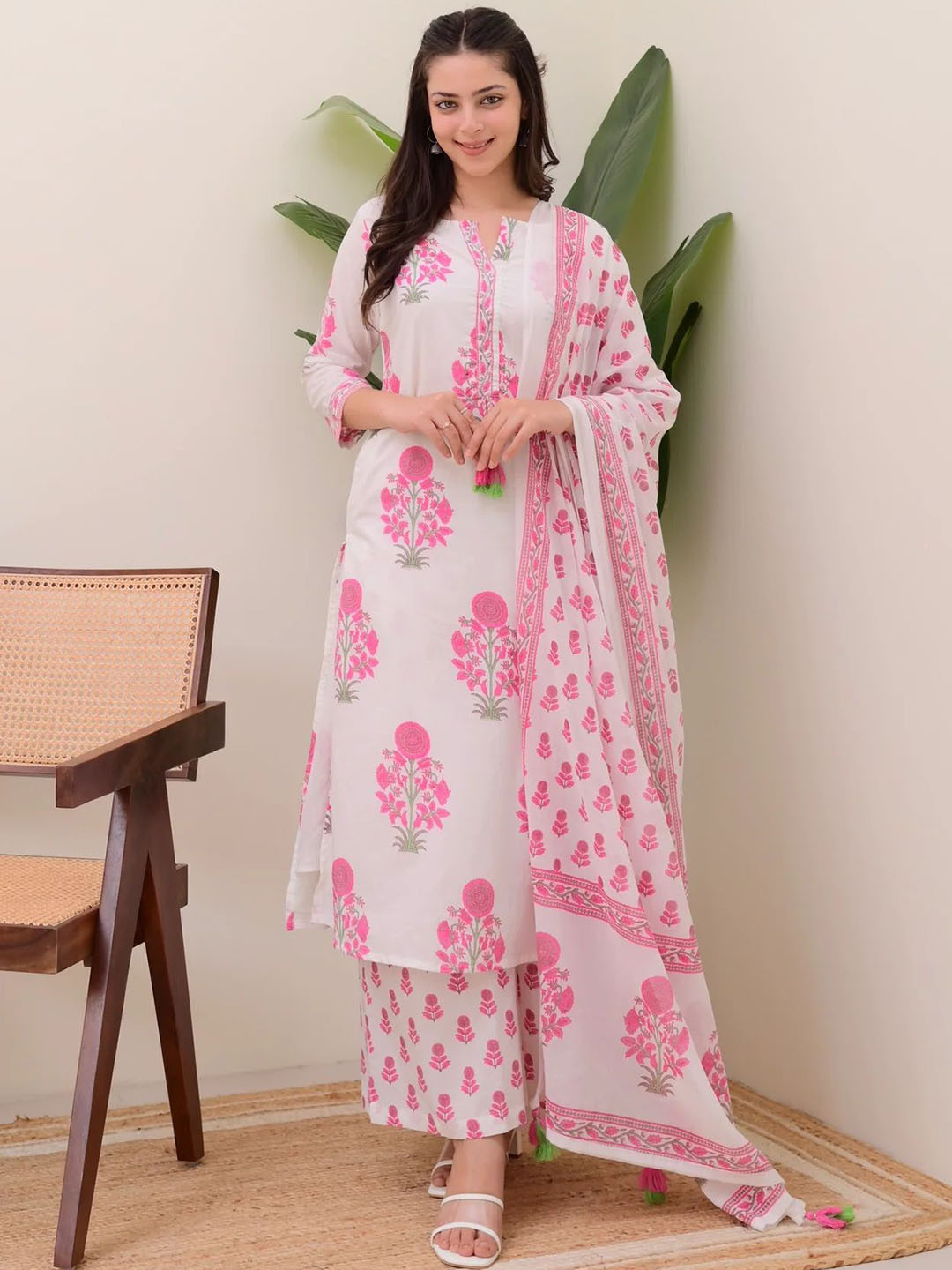 YUSRA Floral Printed Notch Neck Straight Kurta With Trousers & Dupatta