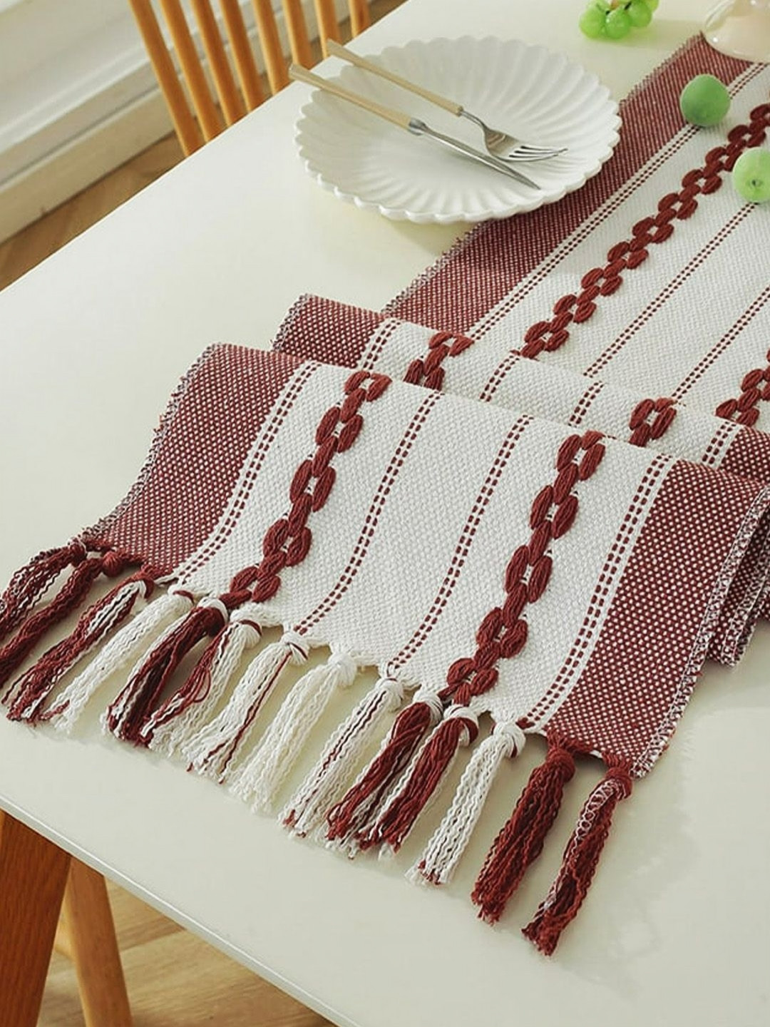 ANA Maroon & White Self-Designed Pure Cotton 6-Seater Tasseled Table Runners
