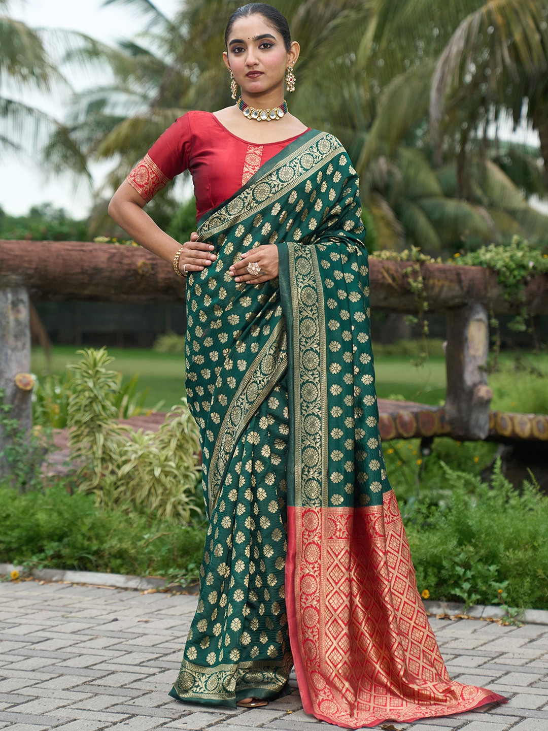 KALINI Women Green Woven Design Silk Blend Banarasi Sarees With Blouse Piece