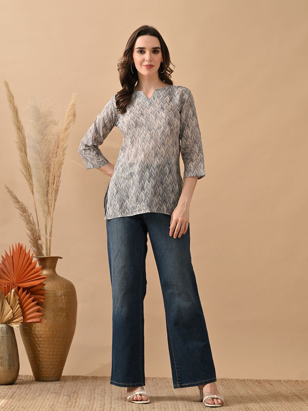 HARIKS Printed V-Neck Kurti