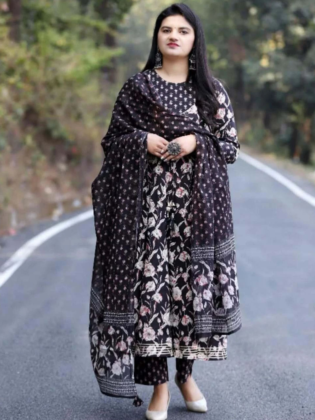 YUSRA Women Floral Print Regular Kurta with Trousers & With Dupatta