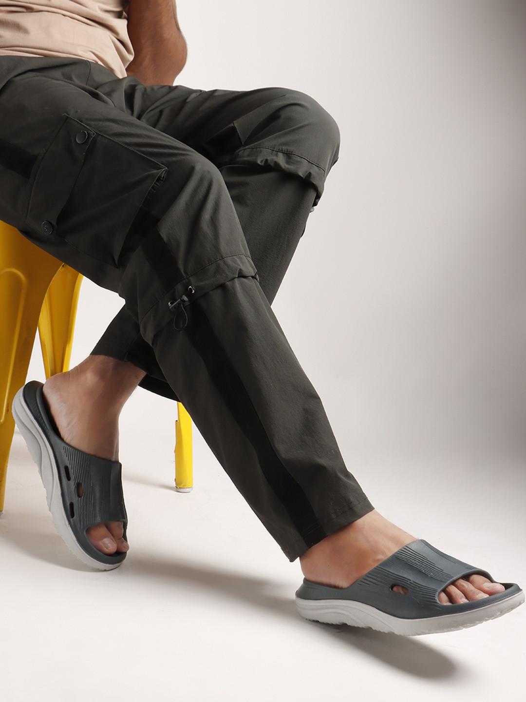 SUKUN Men Self Design Sliders