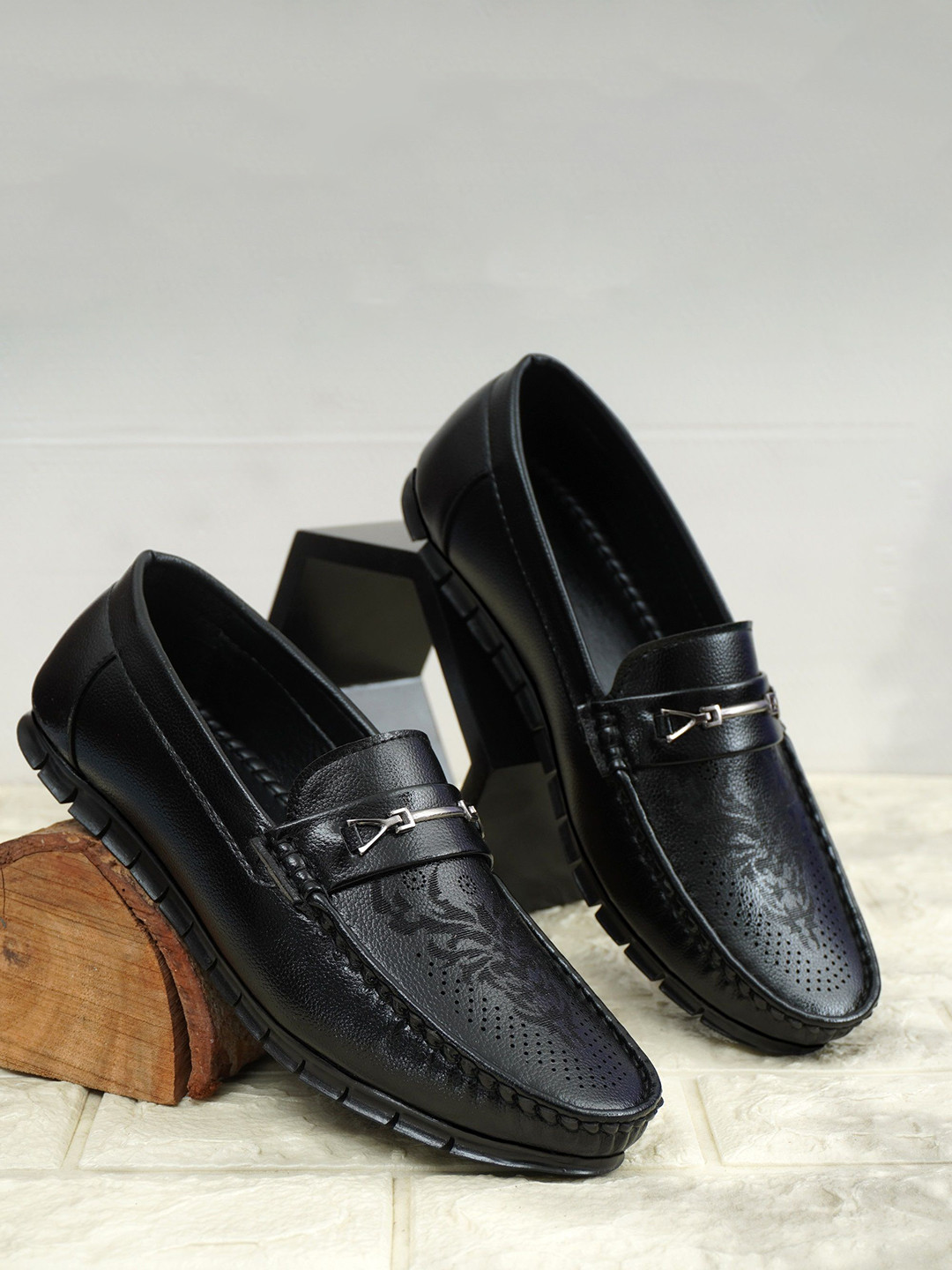 T-Rock Men Textured Perforation Details Loafers