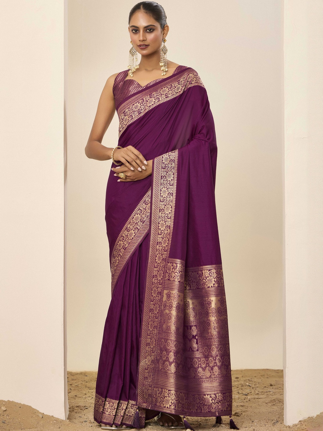 HERE&NOW Women Wine Dola Silk Plain Woven Design Jacquard Saree
