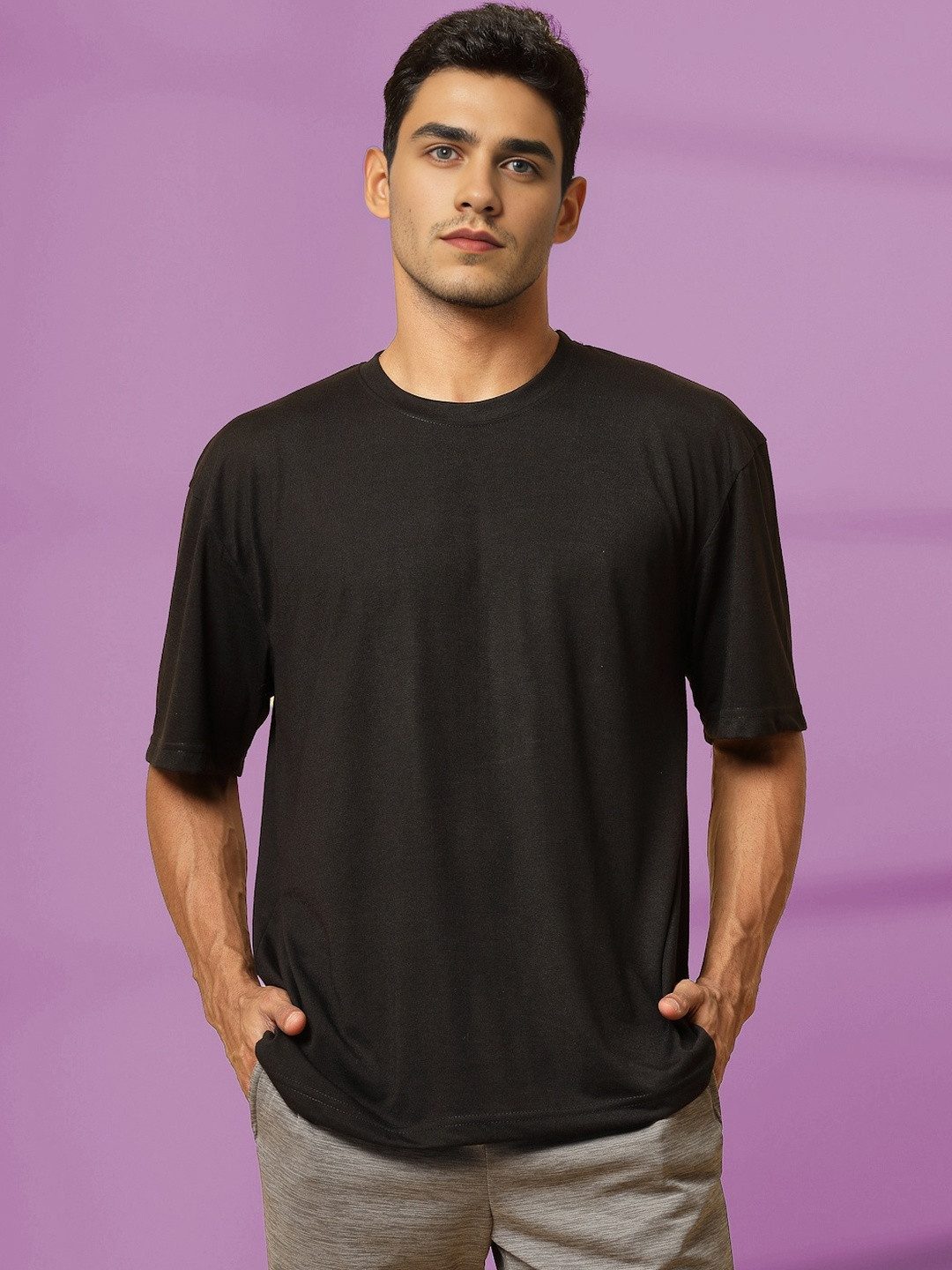 Roadster Men Black Solid Oversized Round Neck Drop-Shoulder Sleeves Cotton T-shirt