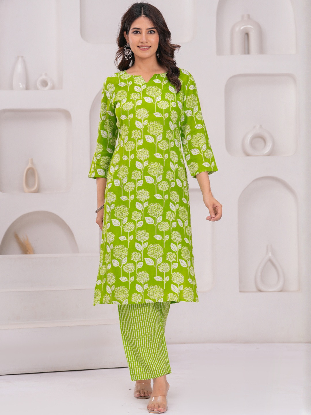 CHOISE GABBAA Women Floral Printed Regular Kurta with Trousers