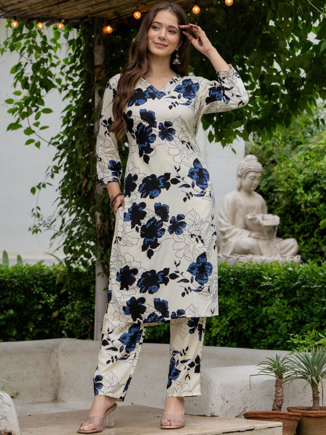 PRISCA Women Printed Viscose Rayon Kurta Sets
