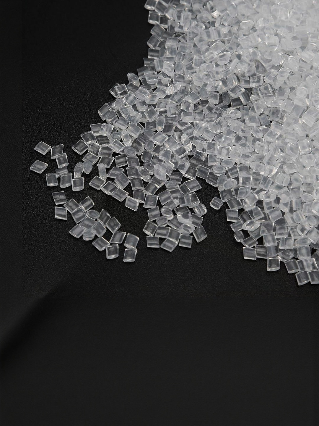 VIEWS White Wavy Clip-In Locks Hair Extension