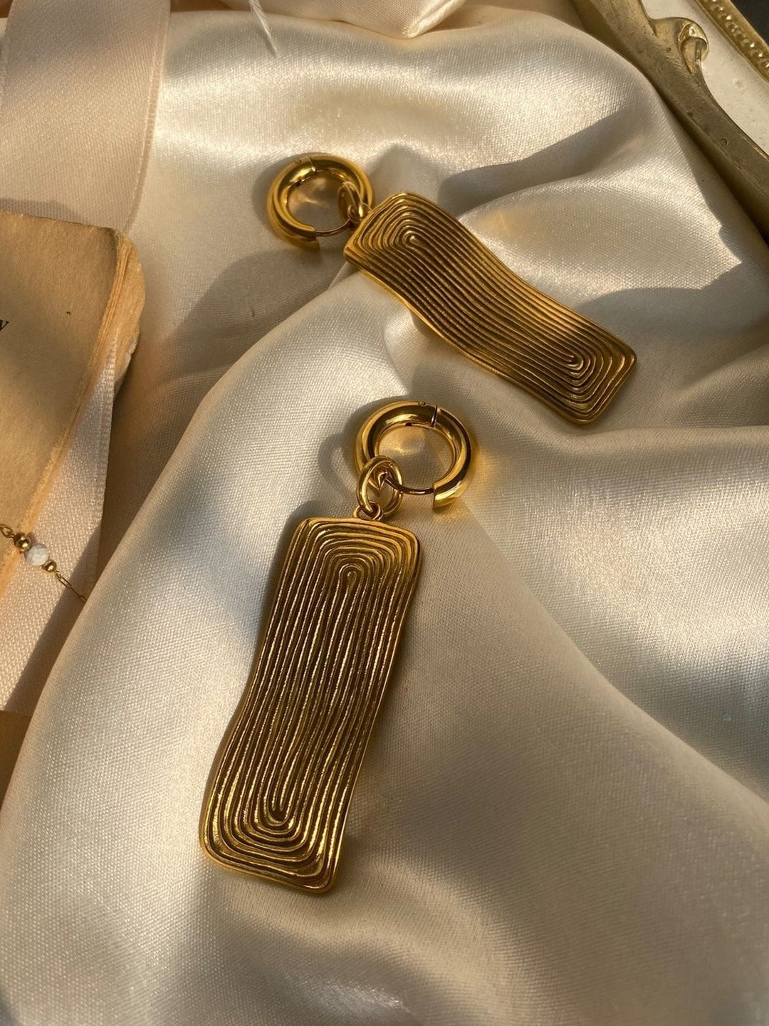 Dipitreats Women Gold-Plated Geometric Drop Earrings