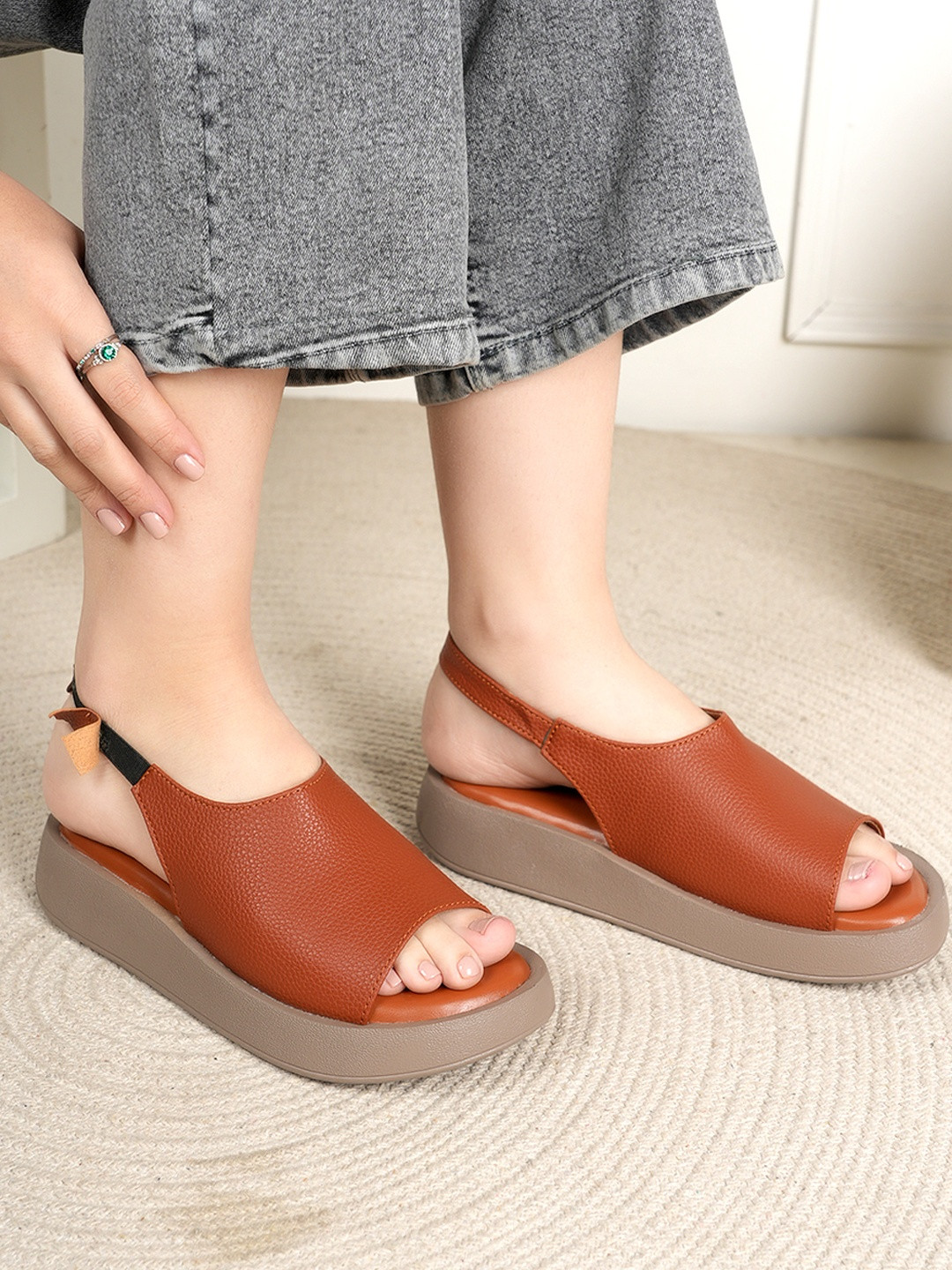 Roadster Women Synthetic Leather Closed Back Platform Sandals