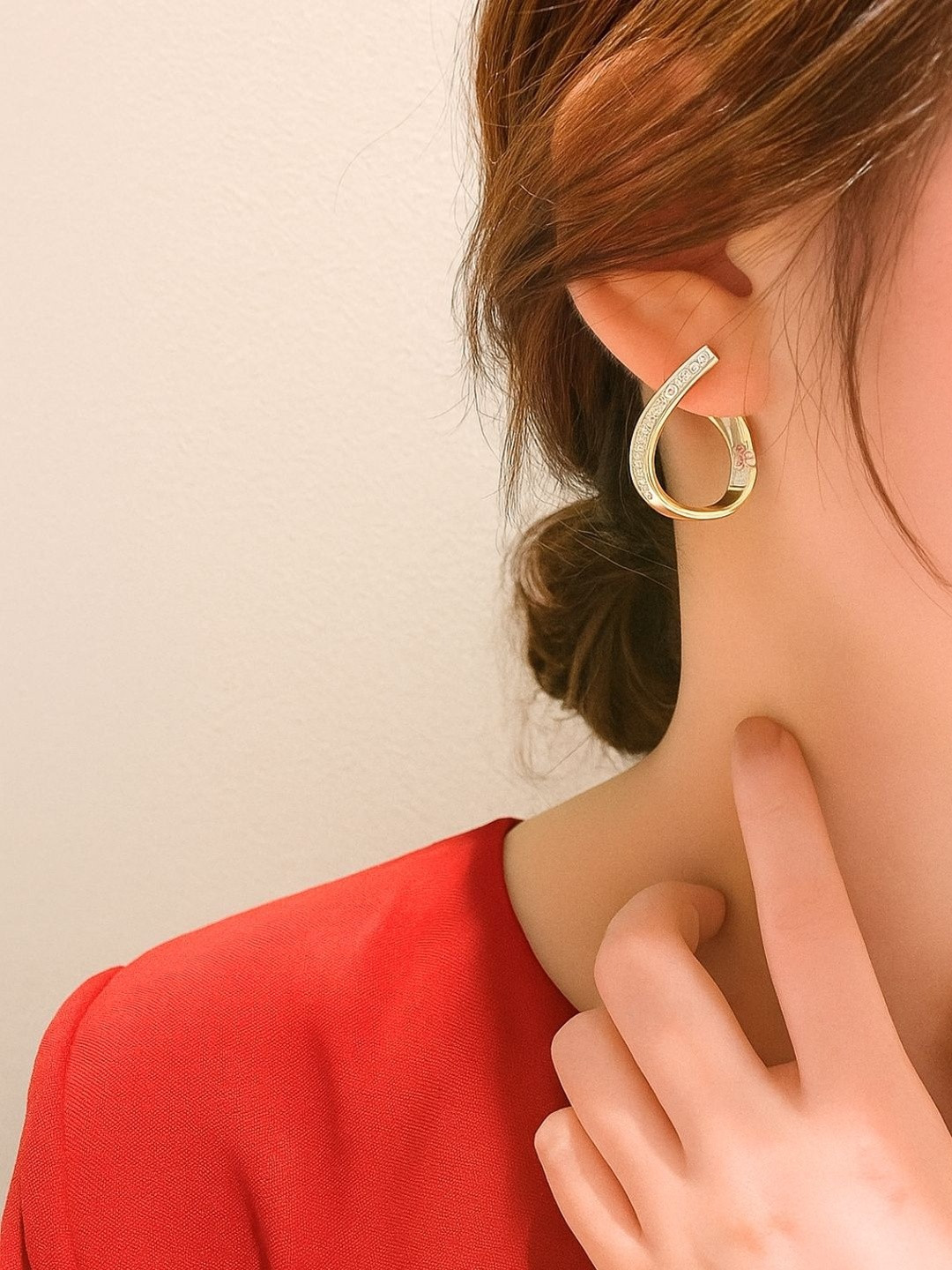 DressBerry Women Gold Plated Artificial Stones Studded Half Hooped Earrings