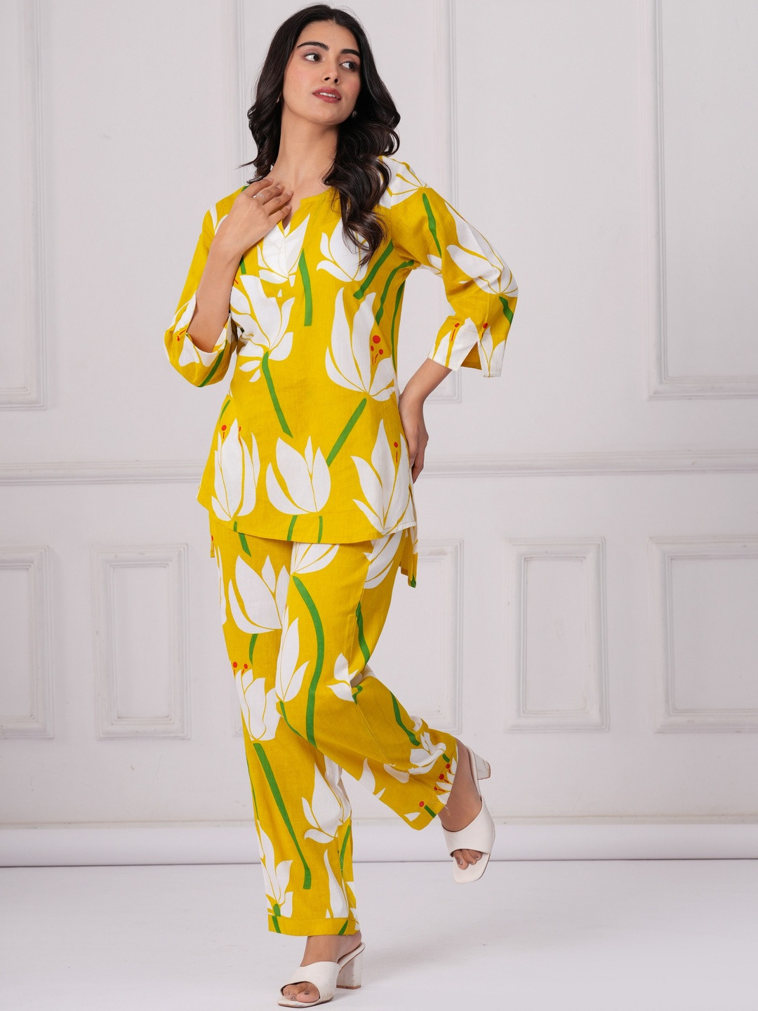 DECORIS Women Yellow Floral Printed Three-Quarter Sleeves Cotton Casual Co-Ords Set