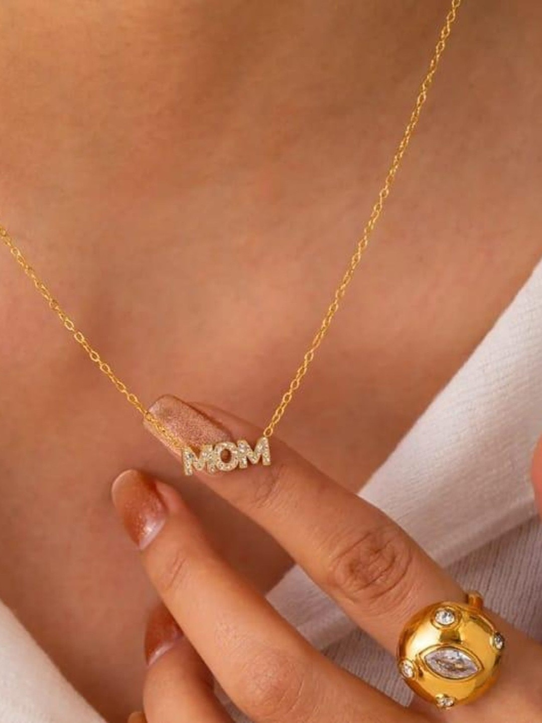 Dipitreats Gold-Plated Mom Neckchain