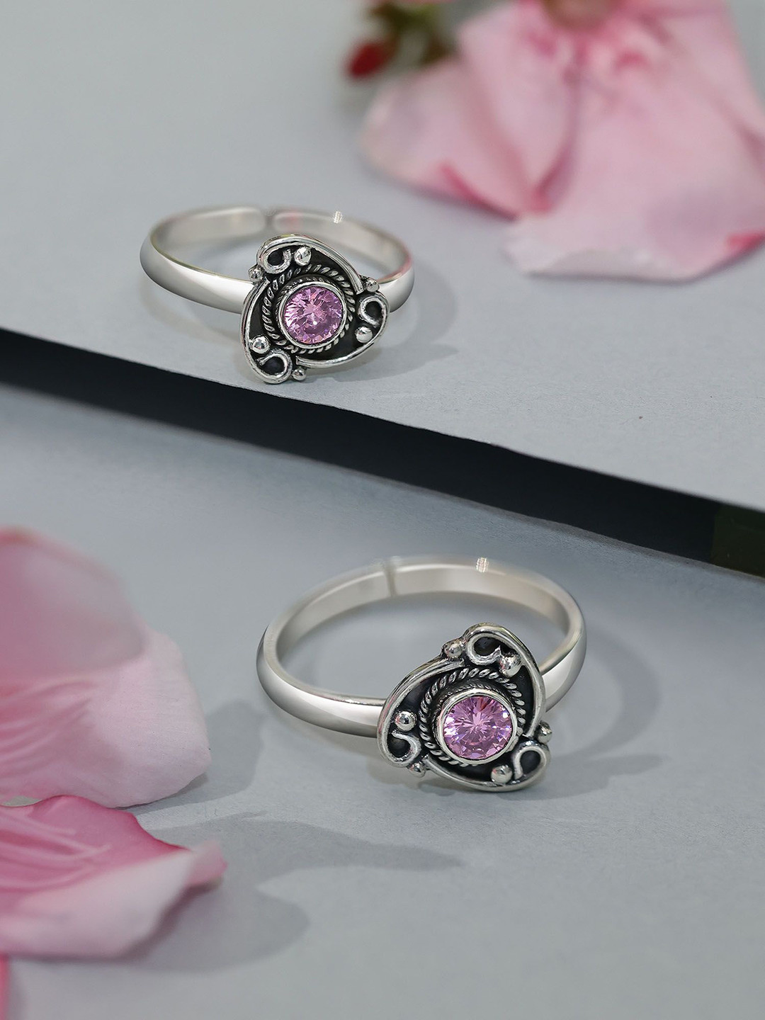 Tweov Jewels Oxidized Silver Purple Triangular Toe Ring