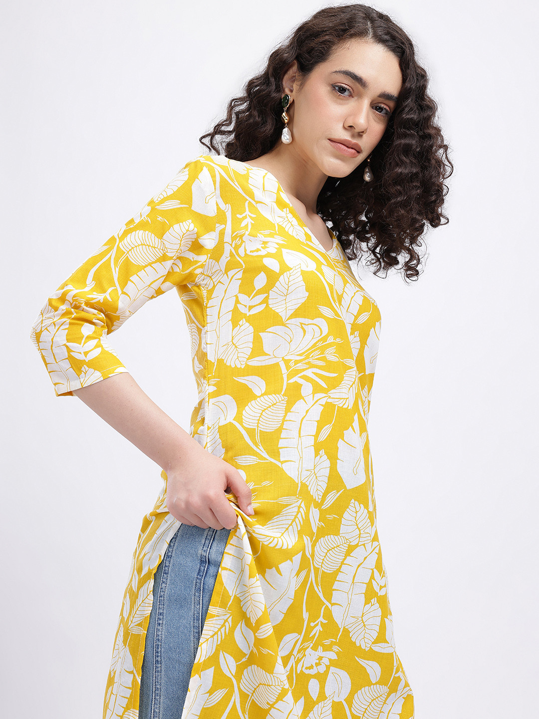 Anouk Rustic Conversational Printed V-Neck Straight Kurta