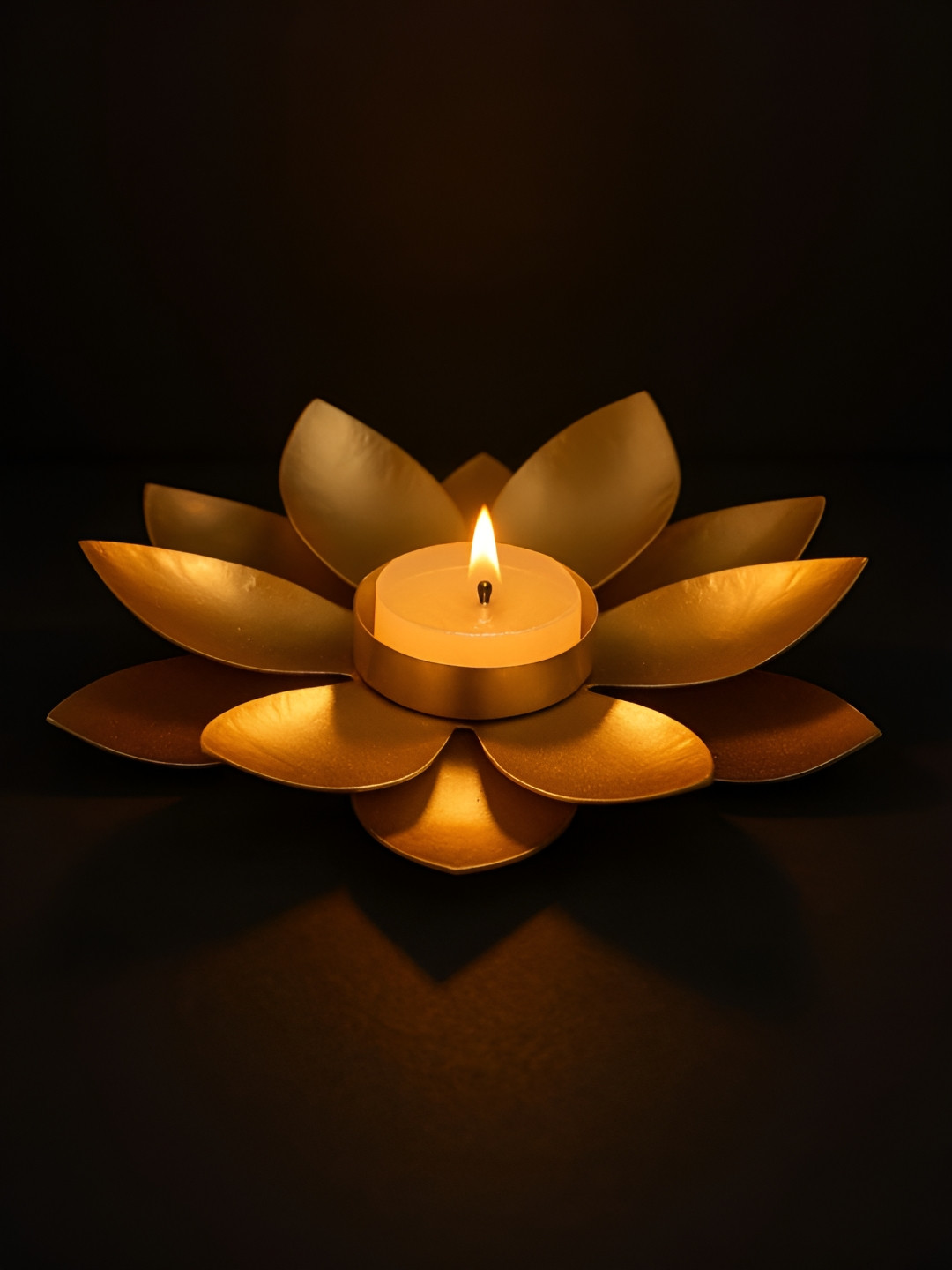 INTERNATIONAL GIFT Lotus Shaped Candle Holder