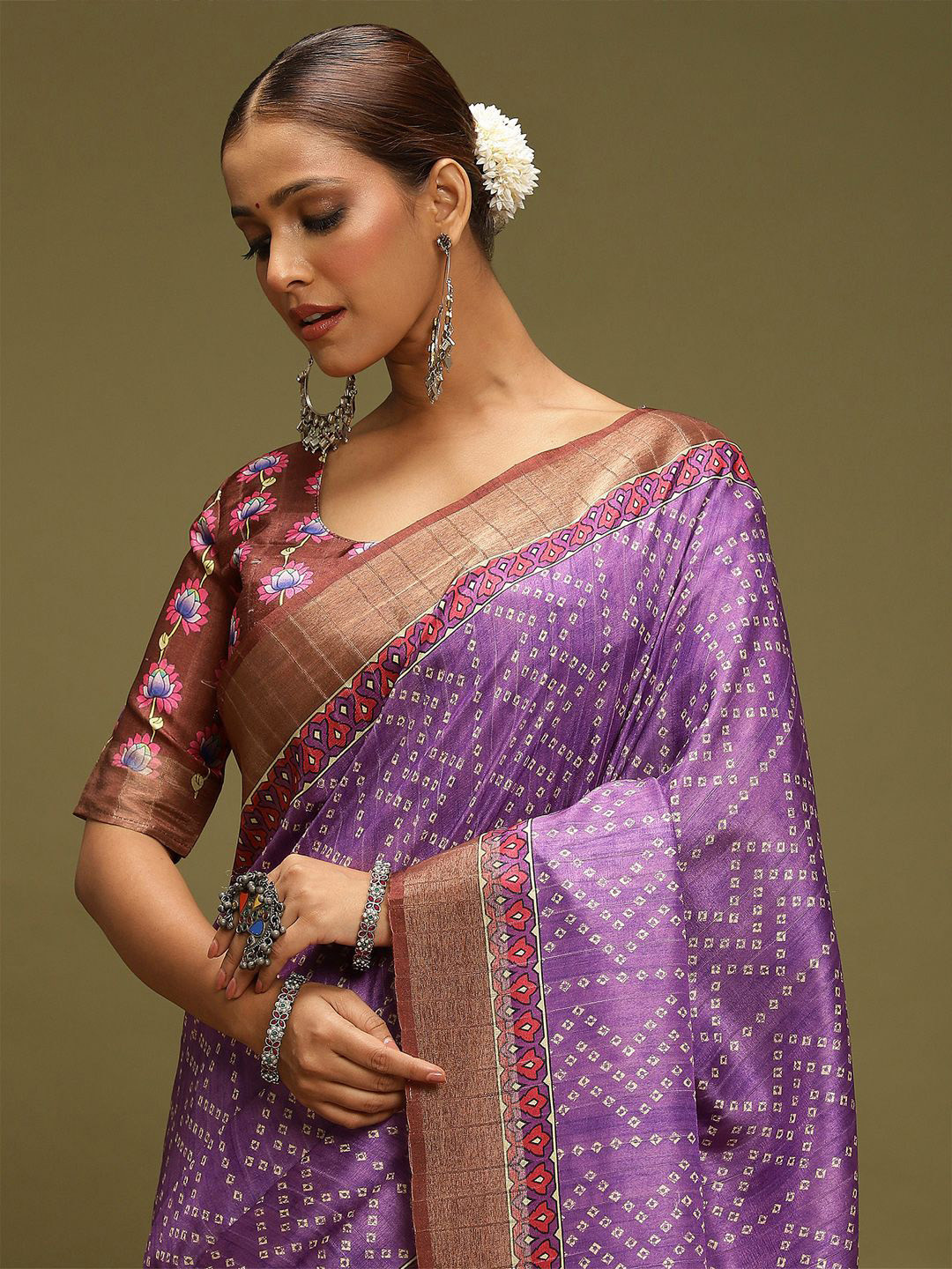 Mitera Digital Printed Zari Bandhani Saree With Blouse Piece