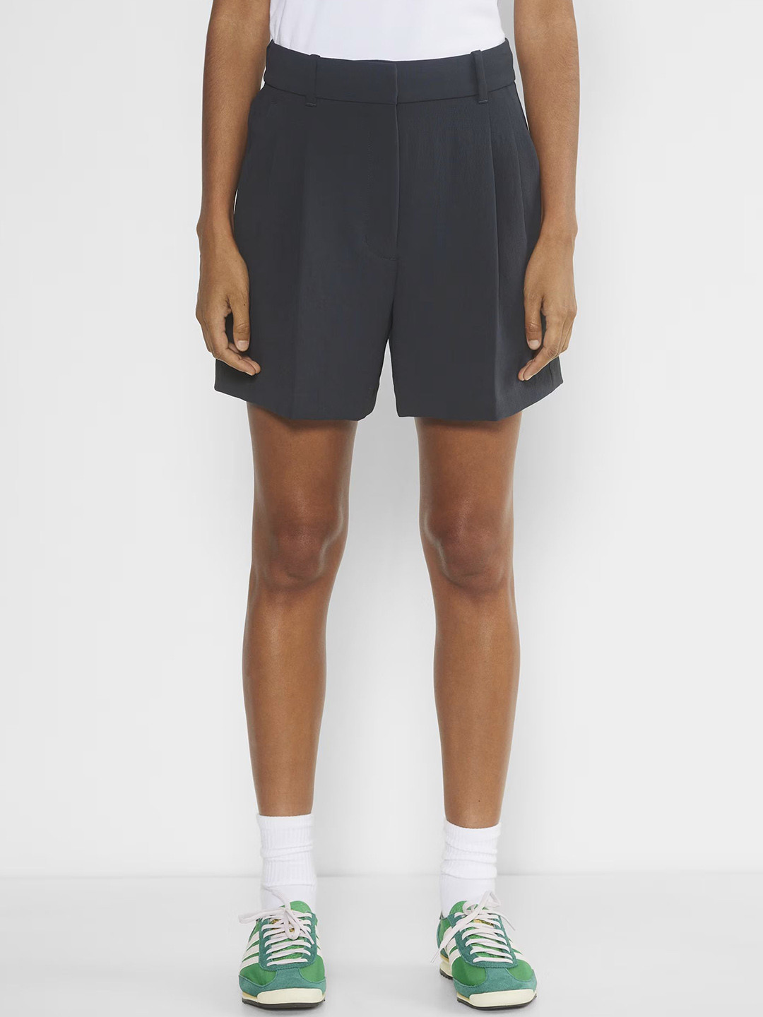 FNOCKS Women High-Waisted Pleated Shorts