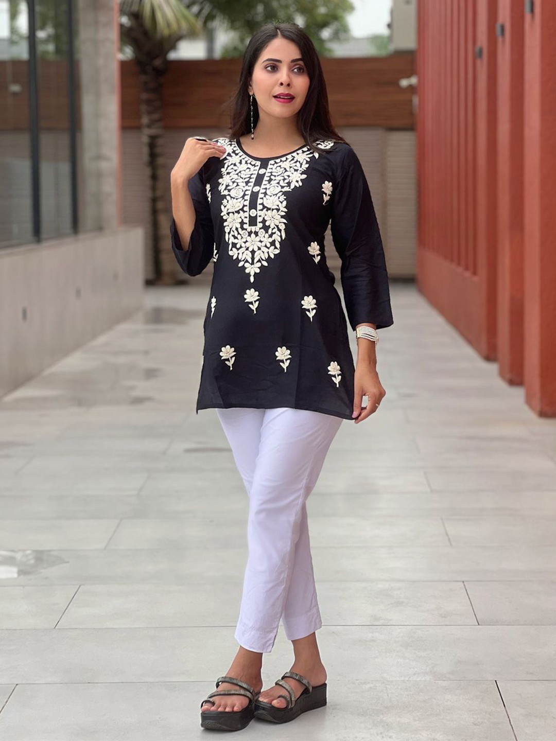 KESARI COLLECTION Women Floral Embroidered Round Neck Kurti