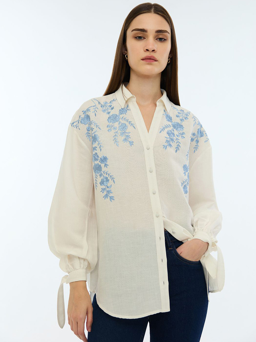 COVER STORY Women Relaxed Fit Floral Printed Spread Collar Casual Shirt