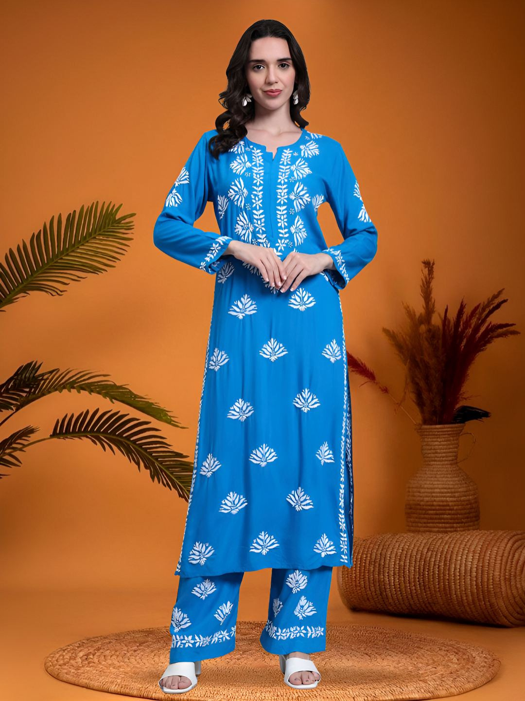 PARAMOUNT CHIKAN Women Floral Embroidered Kurta with Palazzos
